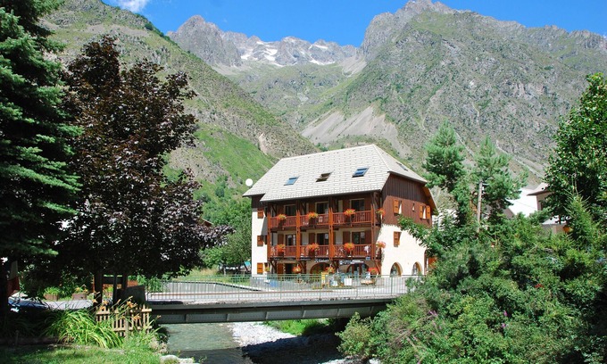 Villar-Loubiere Apartment | Apartment 6 people + south facing balcony + Pool and Jacuzzi