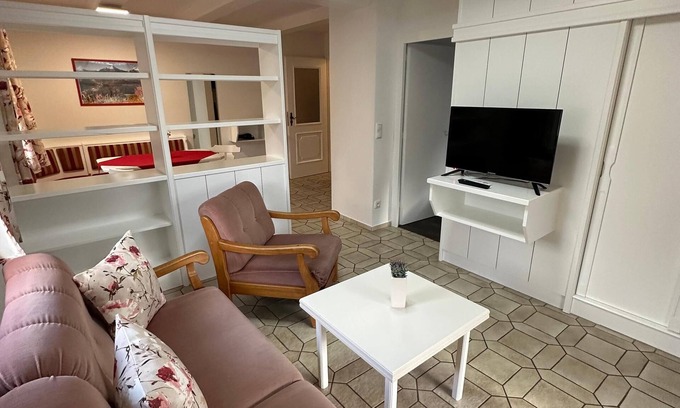 Anzenbach Apartment | Apartment 6 with balcony and stunning mountain views