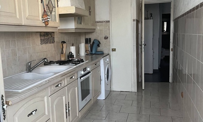 Saint-Antoine Apartment | Apartment 6pers in private residence : Marseille
