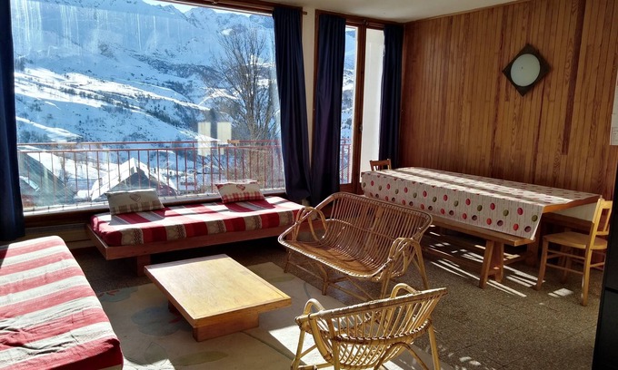 Albiez-le-Vieux Condo | Apartment 8 people facing the needles of Arves