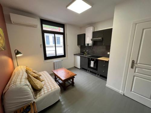 Saintes Apartment | Apartment - Abbaye aux Dames, reserved parking