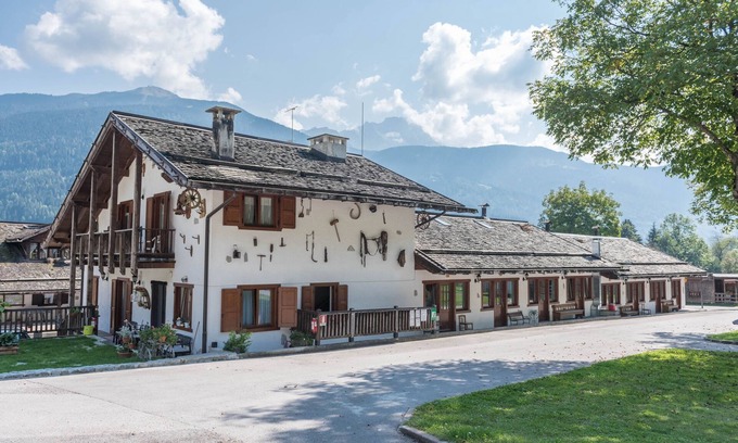 Pinzolo Apartment | Apartment 'Adamello 10' with Wi-Fi