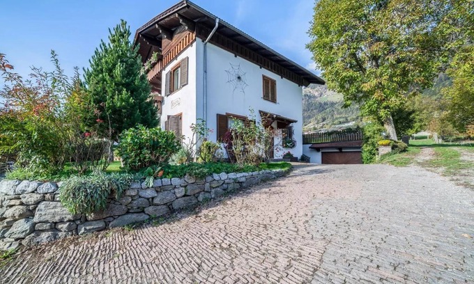 Tirolo Apartment | Apartment 'Adang Ferienwohnung Fernblick' with Mountain View, Shared Garden and Wi-Fi