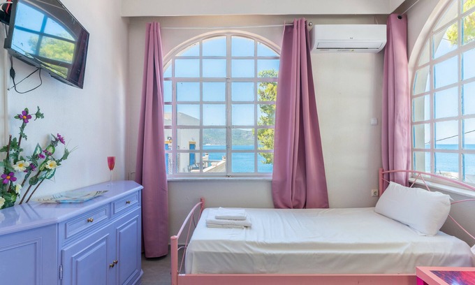 Salamis Apartment | Apartment 'Afroditi' with Sea View, Wi-Fi and Air Conditioning