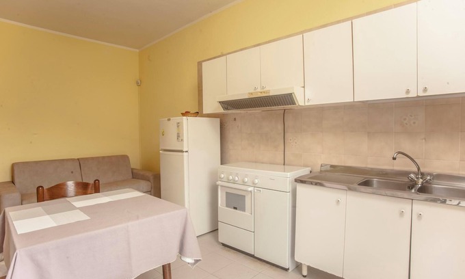 Villa San Pietro Apartment | Apartment "Alice" with Mountain View, Wi-Fi, A/C, Terrace & Garden