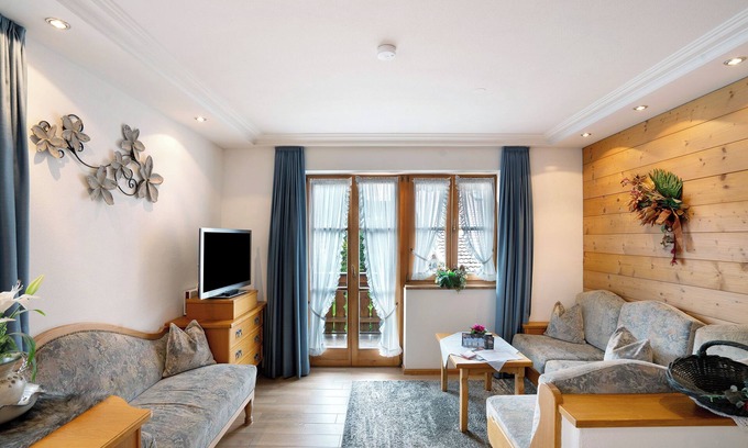 Mittenwald Apartment | Apartment 'Alpengoldstern Nr 6' with Mountain View, Private Terrace and Wi-Fi