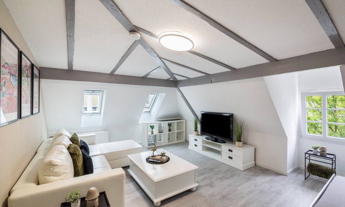 Lennep Apartment | Apartment 'Am Röntgenmuseum' with Wi-Fi