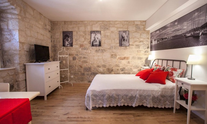 Trogir Apartment | Apartment and Room Ursa