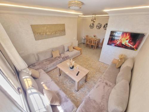 Anza Apartment | Apartment Anza with Terrace