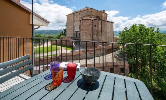 Carru Apartment | Apartment Appartamento Il Castello in Carrù - 3 persons, 1 bedrooms