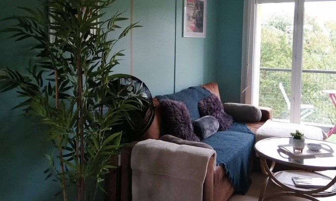 Angouleme Apartment | Apartment 'Appartdom' with Balcony and Wi-Fi