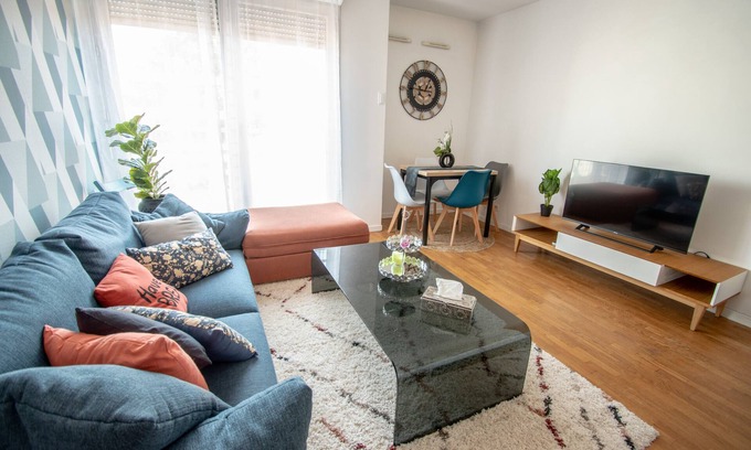 Gentilly Apartment | Apartment 'Appartement Chic Avec Parking Paris' with Wi-Fi