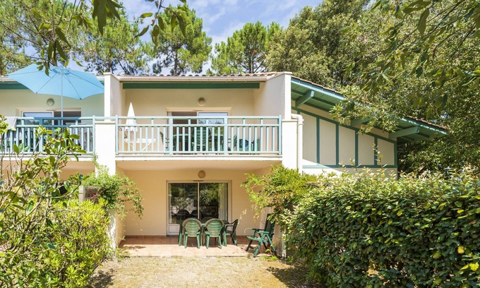 Soustons Apartment | Apartment 'Appartement Domaine De Pinsolle' with Private Terrace and Balcony