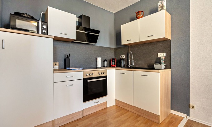 Plauen Apartment | Apartment 'Appartmenthaus - Wohnung D' with Private Garden, Balcony and Wi-Fi