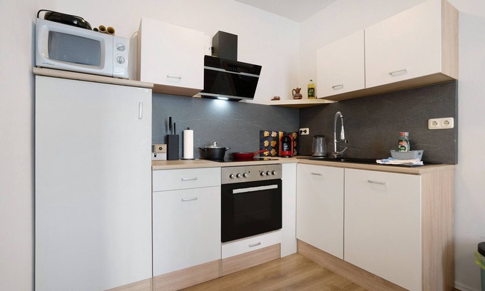 Plauen Apartment | Apartment 'Appartmenthaus - Wohnung C' with Balcony and Wi-Fi