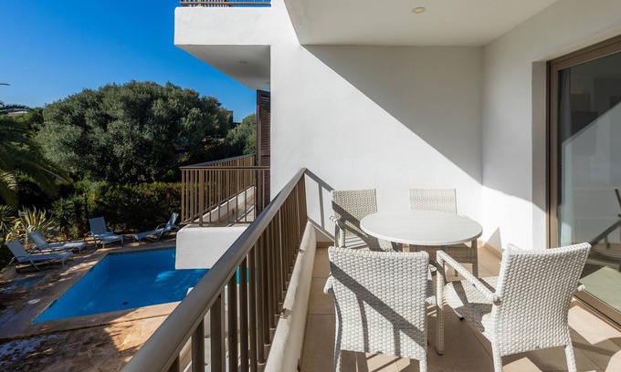 Cala Ferrera Apartment | Apartment 'Aquamarina 6' with Shared Pool, Wi-Fi and Air Conditioning