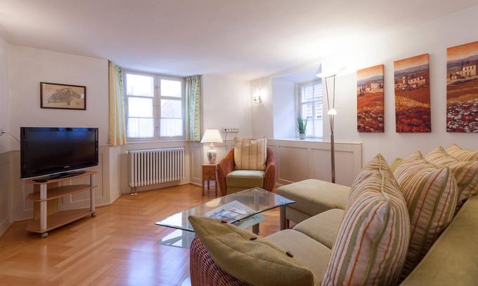 Insel Apartment | Apartment 'Arzthaus' with Balcony and Wi-Fi