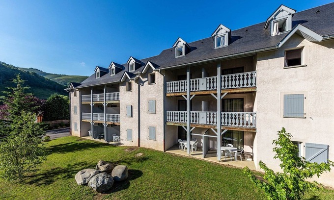 Arreau Apartment | Apartment 'Arreau'xygène Duplex 7-9pers' with Mountain View, Shared Pool and Wi-Fi