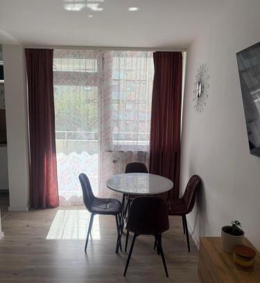Pfersee-Nord Apartment | Apartment AS mit Balkon