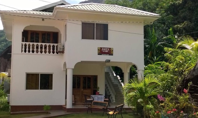 Mare Anglaise Apartment | Apartment at Beau Vallon