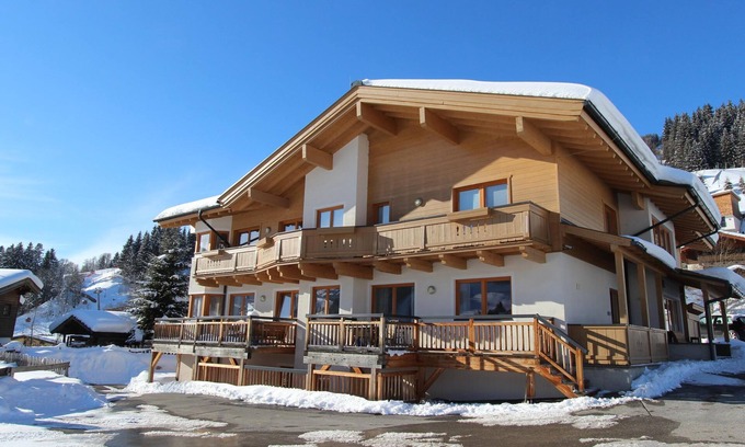 Hinterglemm Apartment | Apartment on the slopes with enclosed garden