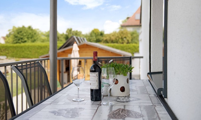 Neufrach Apartment | Apartment 'Auszeit' with Private Terrace, Shared Garden and Wi-Fi