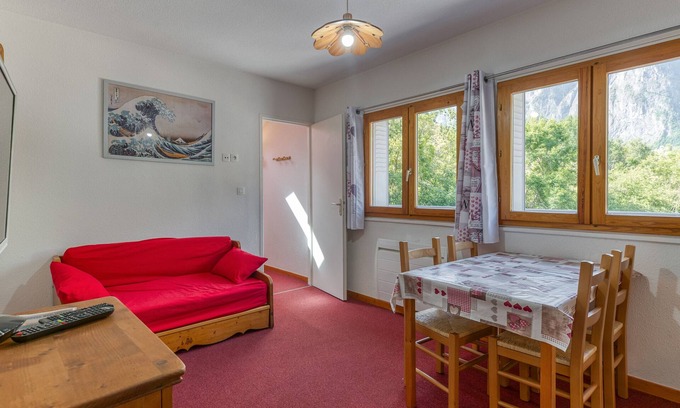 Le Bourg-d'Oisans Apartment | Apartment 'B2 Ours Blanc' with Mountain View, Shared Garden and Wi-Fi