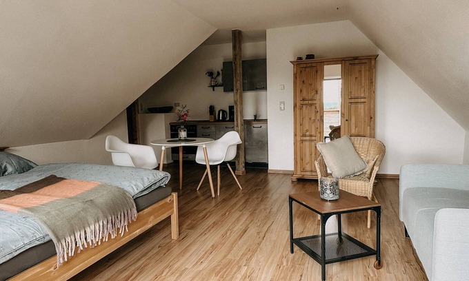 Baerenstein Apartment | Apartment 'Bärenstein - Pano-Blick 1' with Mountain View, Balcony and Wi-Fi