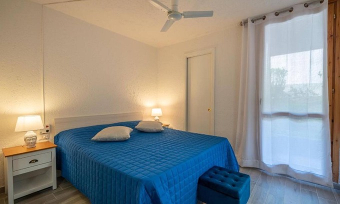 Cugnana Verde Apartment | Apartment 'Bella Vista 1' with Sea View, Wi-Fi and Air Conditioning