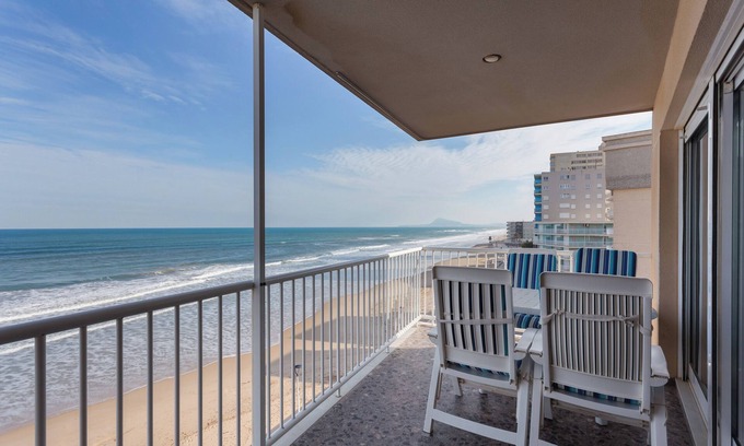 Plaza De La Costera Apartment | Apartment 'Bellavista' with Sea View, Private Terrace and Wi-Fi
