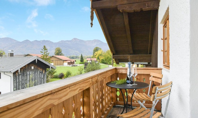 Uebersee Apartment | Apartment 'Bergfex Alte Gendarmerie Übersee' with Mountain View, Shared Garden and Wi-Fi