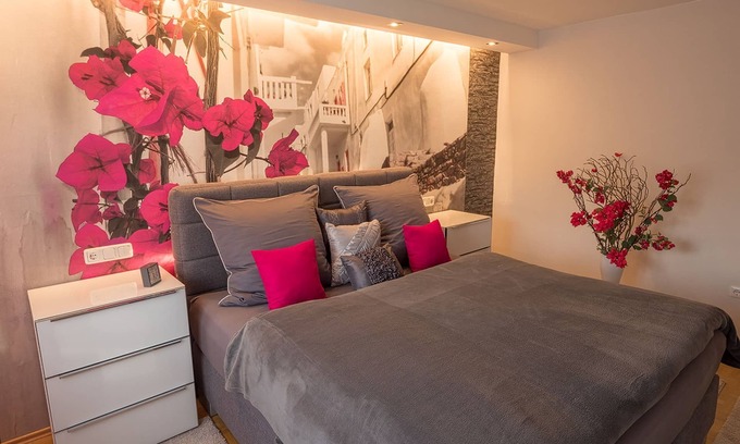 Bad Reichenhall Apartment | Apartment "Bergsonne", 75sqm, 2 bedrooms, balcony with mountain view