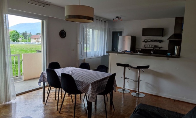 Aix-les-Bains Apartment | Apartment between city and lake, near shops