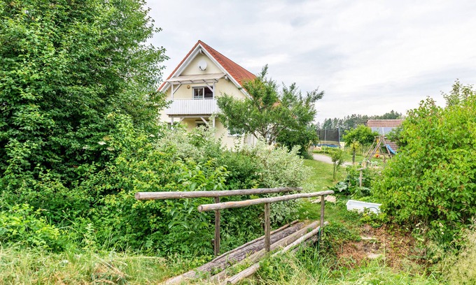 Owingen Apartment | Apartment 'Beutenmühle Straussenfarm Erdgeschoss' with Private Terrace and Shared Garden