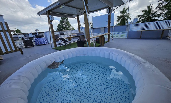 Puerto Nuevo Apartment | Apartment Black & White with Jacuzzi on Terrace Cozy and Modern