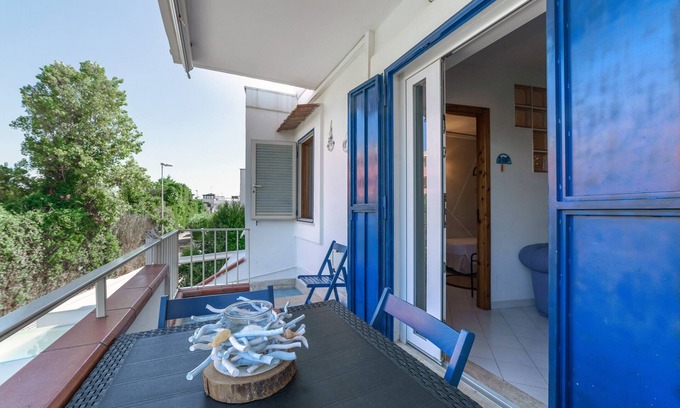 Lido Marini Apartment | Apartment 'Blu Marine' with Balcony, Wi-Fi and Air Conditioning