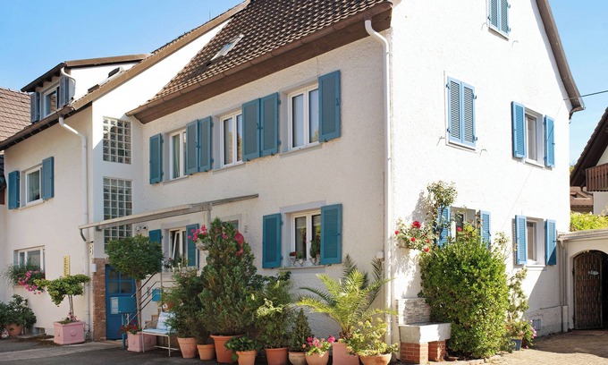 Bad Bellingen Apartment | Apartment 'Bluehome Ferienwohnung' with Private Garden and Wi-Fi