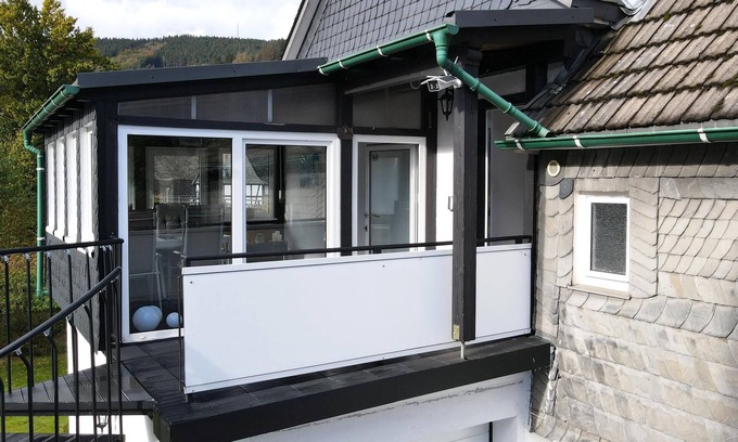 Fleckenberg Apartment | Apartment 'Blum' with Private Terrace, Private Garden and Wi-Fi