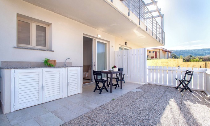 Trinita d'Agultu e Vignola Apartment | Apartment 'Borgo Degli Ulivi' with Private Garden and Air Conditioning