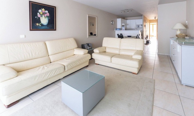 Oostduinkerke-Bad Apartment | Apartment by Belgian Coast with Sun Terrace
