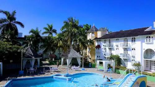 Ocho Rios Apartment | Apartment by the Beach Sleeps 4