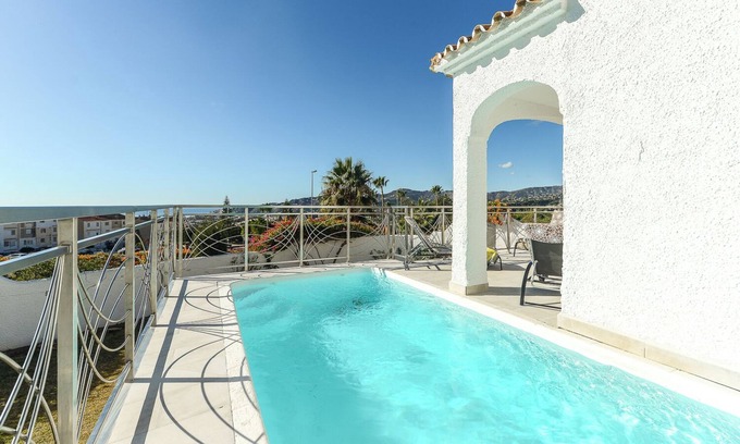 Nerja Apartment | Apartment 'Casa Feliz' with Sea View, Private Pool and Wi-Fi