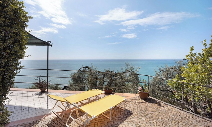 Poggi Apartment | Apartment "Casa Gelsomino" with Sea View, Wi-Fi, Garden & Terrace