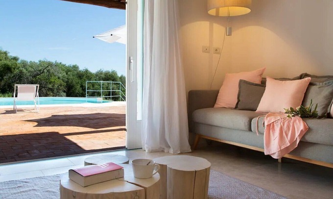 San Pantaleo Apartment | Apartment 'Casa Il Gelsomino San Pantaleo' with Shared Pool, Wi-Fi and Air Conditioning