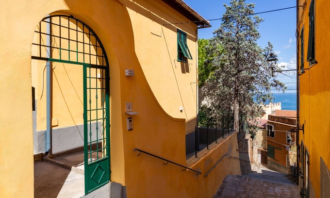 Monte Argentario Apartment | Apartment "Casa la Fortezza" close to the Beach with Terrace & Wi-Fi