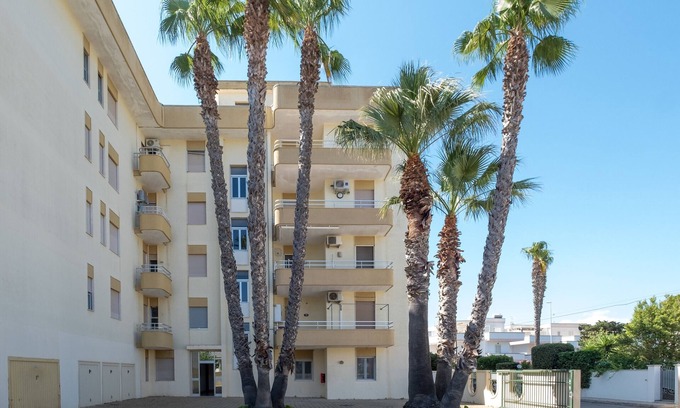 Baia Verde Apartment | Apartment 'Casa Vacanze Colopi' with Private Garden