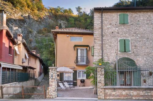 Torri del Benaco Apartment | Apartment Casetta Alla Pozza in Torri Del Benaco