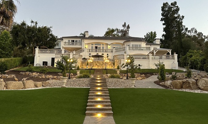Kit Carson House | Apartment/Casita Poolside Apartment located in San Diego California Wine Country