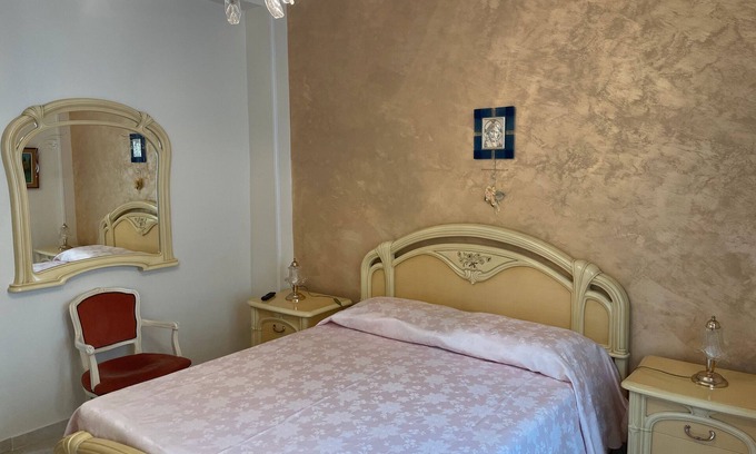 Cetara Apartment | Apartment 'Ce Tour - La Casa del Limone di Nonni' with Mountain View, Wi-Fi and Air Conditioning