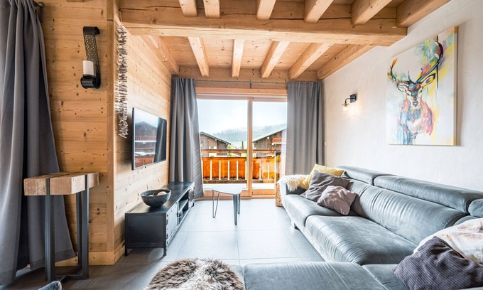 Les Saisies Apartment | Apartment 'Chalet B - o Saisies' with Mountain View, Balcony and Wi-Fi